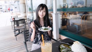 Beautiful Office Lady With A Beautiful Appearance And A Beach Lust Date On An Off Day