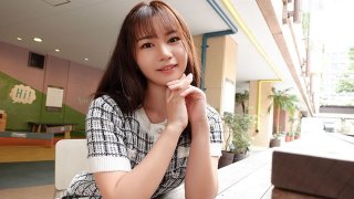 The Busty Esthetician Who Has Calmness Is Energetic Other Than