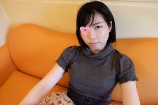 Monashi first shot Chinatsu 22 years old working seriously in a bookstore 1 hour with a gap moe with erotic erotic that can not be considered from serious looks Personal shooting