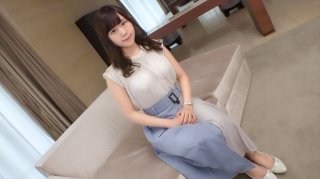 THE neat and clean girl Mochijiri cowgirl A neat and clean girl who has been aiming to be a nursery teacher since she was a junior high school student takes a peek into the H world